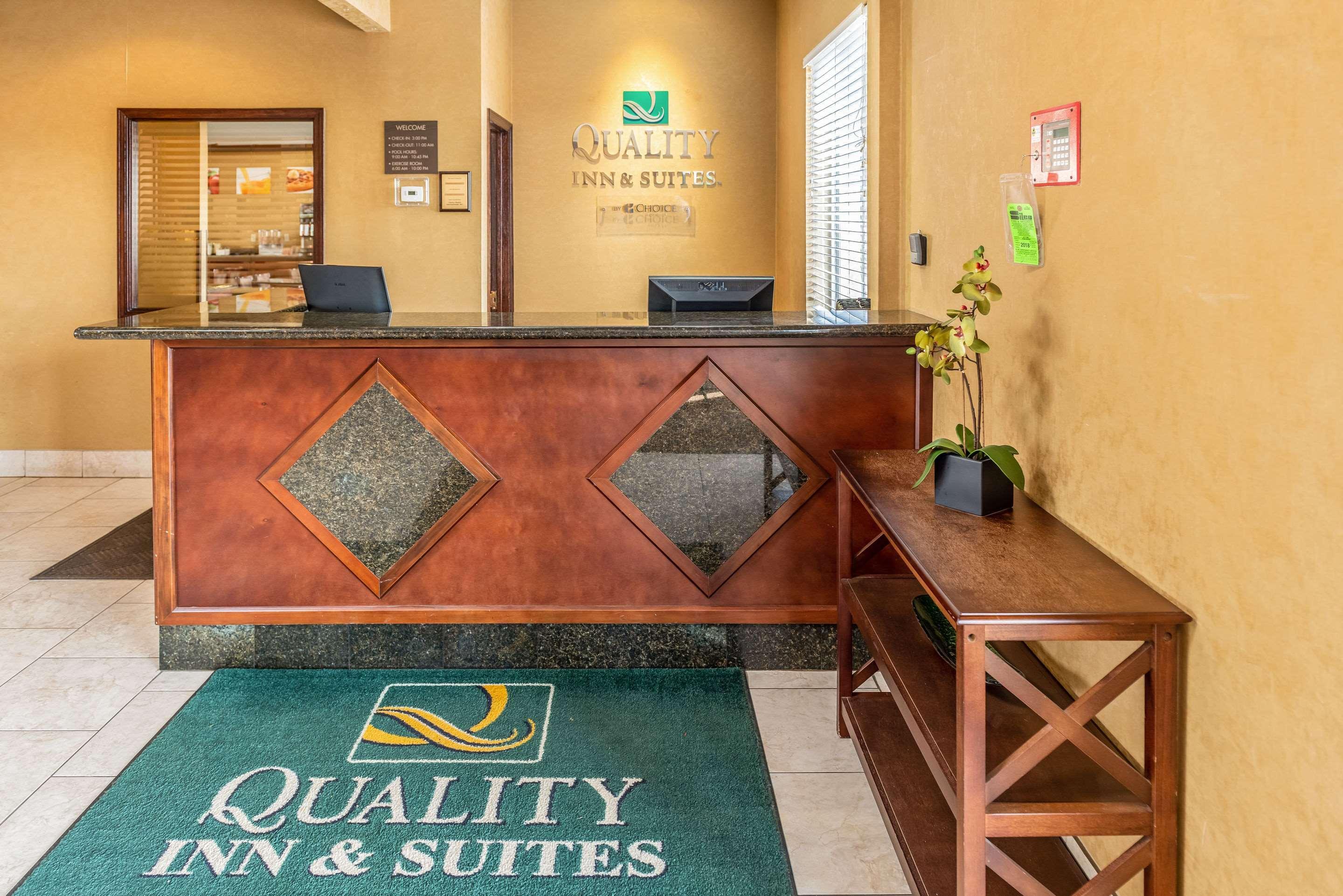 Quality Inn & Suites Seville Exterior foto