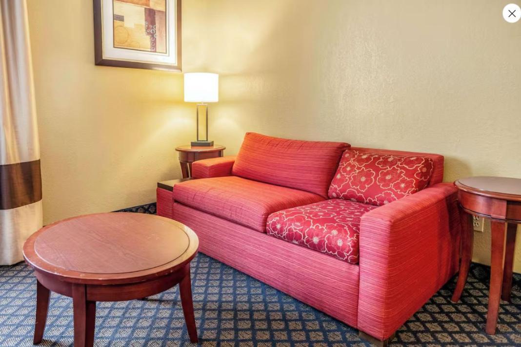 Quality Inn & Suites Seville Exterior foto